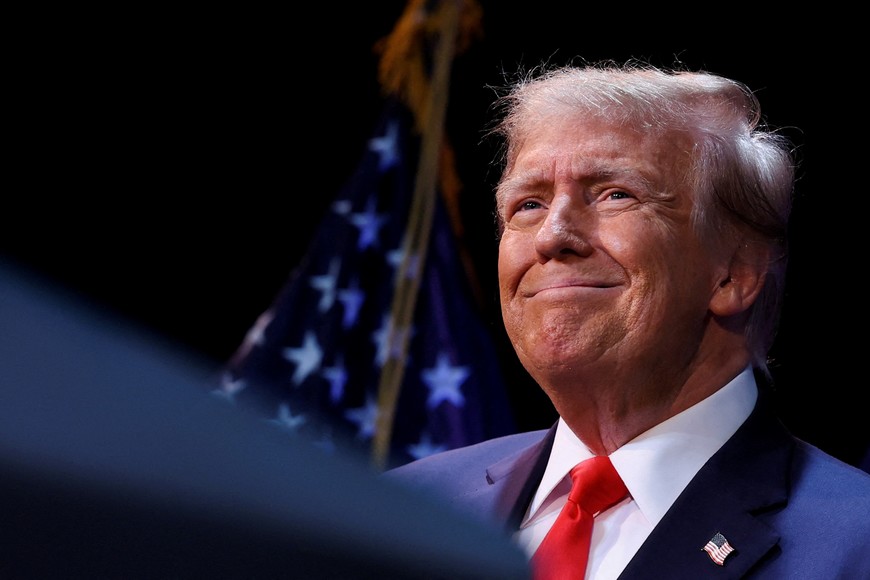 FILE PHOTO: Former U.S. President and Republican presidential candidate Donald Trump holds a rally in advance of the New Hampshire presidential primary election in Rochester, New Hampshire, U.S., January 21, 2024. REUTERS/Mike Segar/File Photo