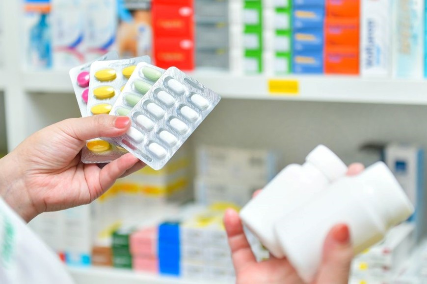 La  venta libre de medicamentos en establecimientos no habilitados como farmacias estará limitada.