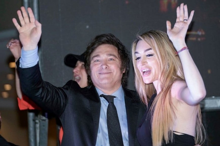 El presidente Javier Milei junto a su pareja, la artista Fátima Flórez.