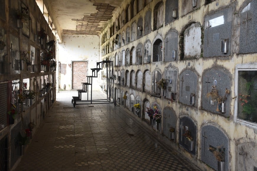 Necrópolis. Es parte de la historia de Santa Fe, y se encuentra en estado de “dejadez”, dice su directora, Luz Balbastro.

Flavio Raina.