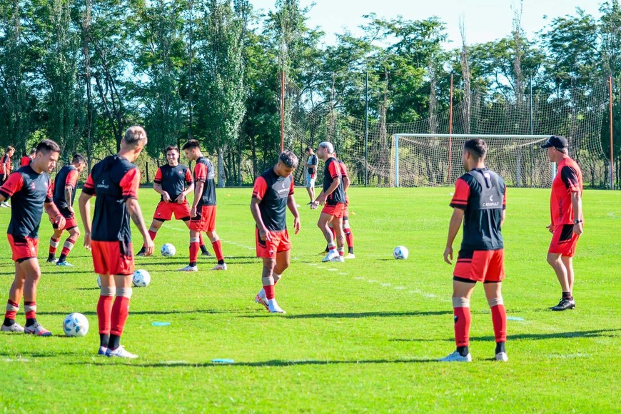 Los movimientos previos al partido amistoso.