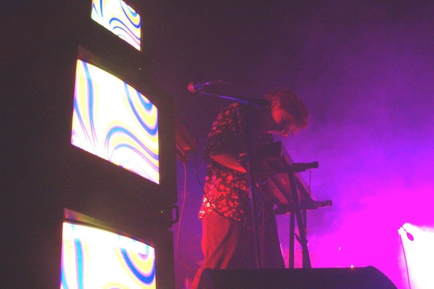 Cantautora Melanie Williams actuando en Mar del Plata.