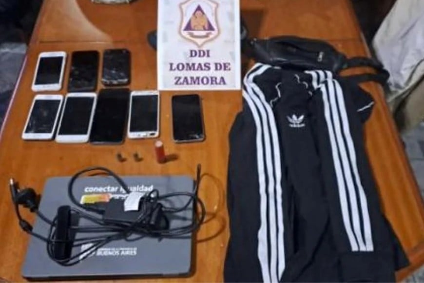 Elementos de interés secuestrados en la casa del detenido.