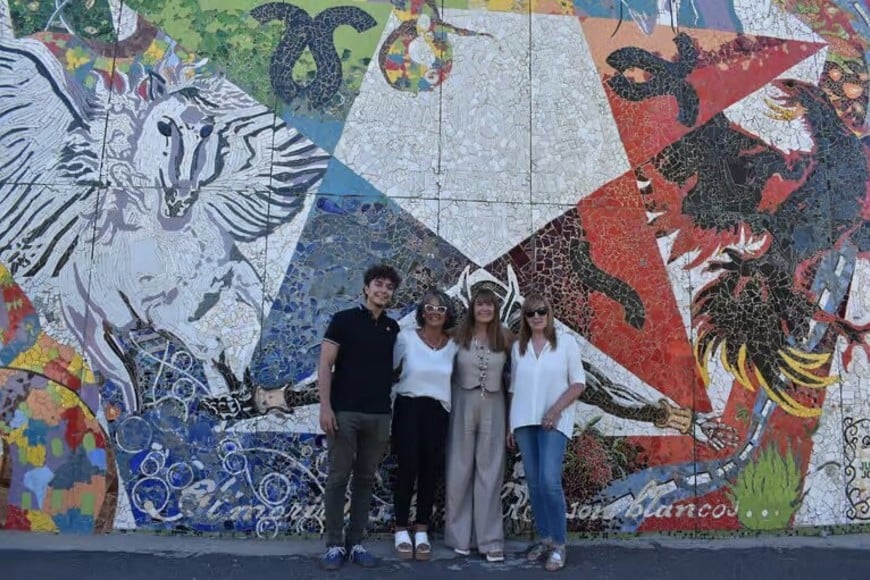 Un mural sin precedentes. En la Casa del Cultura, la ministra Rueda, la diputada Bellatti y la presidente Bosco.