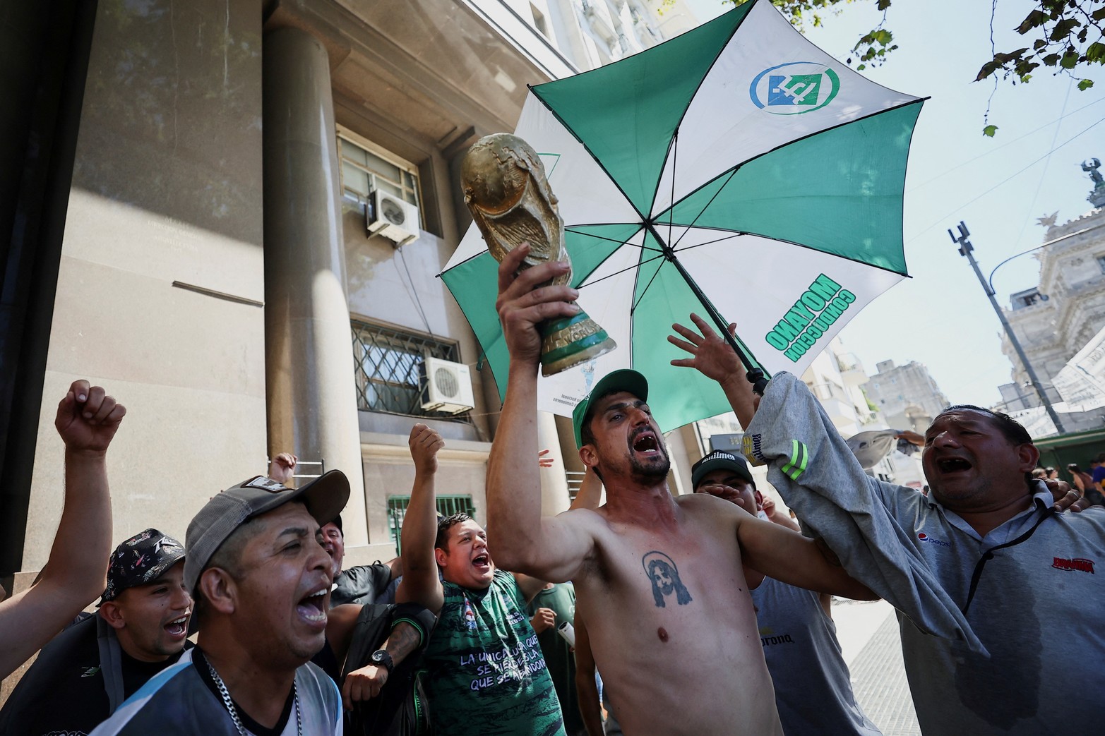 Con fuertes críticas al Gobierno y advertencias a los legisladores, se desarrolló el acto de la CGT en Buenos Aires.
