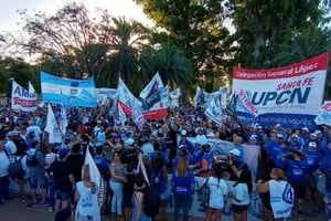 Concentración en esquina de 25 de Mayo y Belgrano de la ciudad del sur provincial.