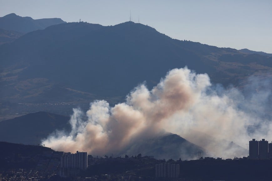 Smoke rises over the city from forest fires in Bogota, Colombia, January 24, 2024. REUTERS/Luisa Gonzalez