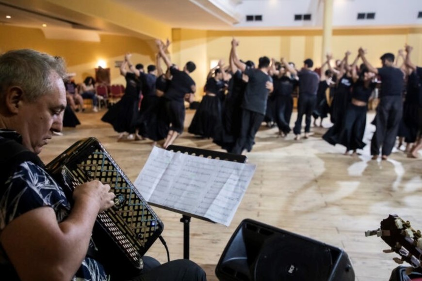 La Provincia de Santa Fe volverá a marcar presencia en el Festival Nacional del Folclore de Cosquín. Este año, la delegación santafesina estará conformada por más de 50 artistas, que presentarán un espectáculo de danza, música y poesía centrado en el río Paraná, el Jaaukanigás y la defensa de los humedales.
