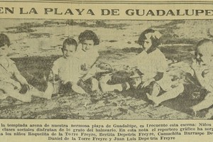 Niños en la playa, en una foto tomada en 1932.