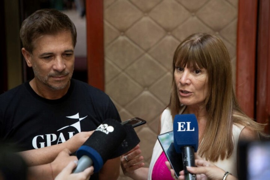 La Provincia de Santa Fe volverá a marcar presencia en el Festival Nacional del Folclore de Cosquín. Este año, la delegación santafesina estará conformada por más de 50 artistas, que presentarán un espectáculo de danza, música y poesía centrado en el río Paraná, el Jaaukanigás y la defensa de los humedales.