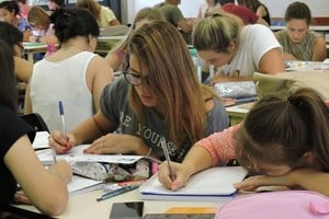 Las mujeres tienen salarios entre 22 y 27% menores que los varones. Crédito: Archivo El Litoral.