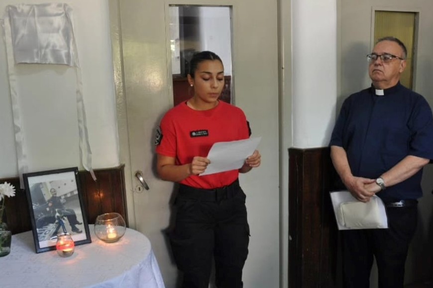 Personal de la Agrupación leyó unas sentidas palabras.