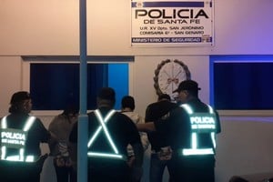 Los detenidos por la policía de la comisaría 6 de San Genaro. Crédito: Unidad Regional XV de Policía.