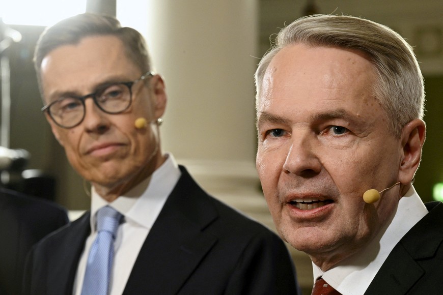 The two candidates with most preliminary votes, the social movement presidential candidate Pekka Haavisto and National Coalition presidential candidate Alexander Stubb attend the Presidential election night rally at the Helsinki City Hall in Helsinki, Finland, January 28, 2024. Lehtikuva/Markku Ulander via REUTERS      ATTENTION EDITORS - THIS IMAGE WAS PROVIDED BY A THIRD PARTY. NO THIRD PARTY SALES. NOT FOR USE BY REUTERS THIRD PARTY DISTRIBUTORS. FINLAND OUT. NO COMMERCIAL OR EDITORIAL SALES IN FINLAND.