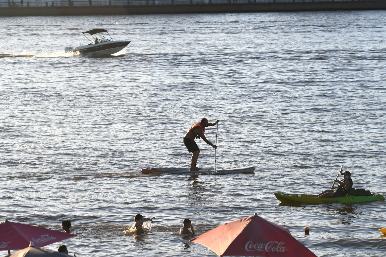 Con lancha, sup y kayak. Las variables que tenemos para pasear sobre el agua.