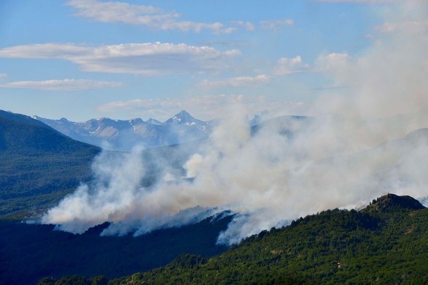 Impactantes imágenes de fuego en la Patagonia. Crédito: Télam