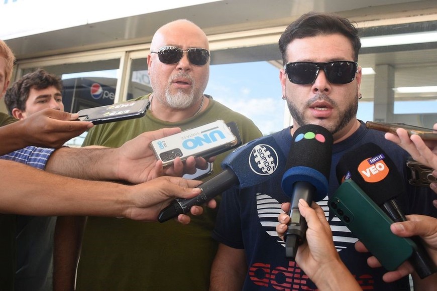 “Necesitamos pedirle al municipio y al Concejo que traten estos temas porque es un rubro que está muy castigado”, destacó Rodrigo Mansilla, remisero autoconvocado. Foto: Guillermo Di Salvatore