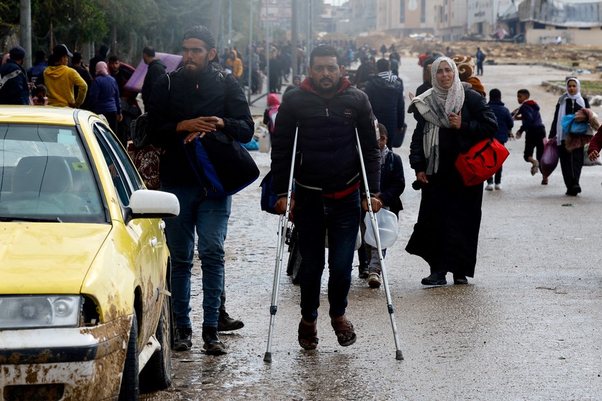 Palestinians fleeing Khan Younis, due to the Israeli ground operation, move towards Rafah, amid the ongoing conflict between Israel and the Palestinian Islamist group Hamas, in the southern Gaza Strip, January 29, 2024. REUTERS/Mohammed Salem