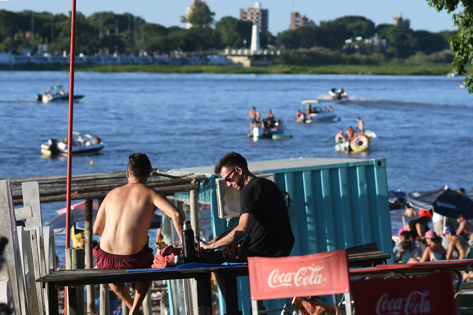 Balcones. Desde diferentes lugares se puede apreciar el agua y el fresco que nos brinda la zona.