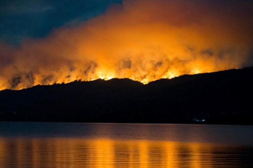 El incendio  ya arrasó más de mil hectáreas.