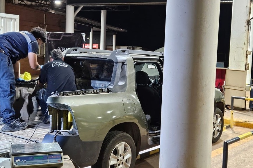 el vehículo fue trasladado hasta el sector donde un camión scanner registra los transportes de cargas que ingresan al país.