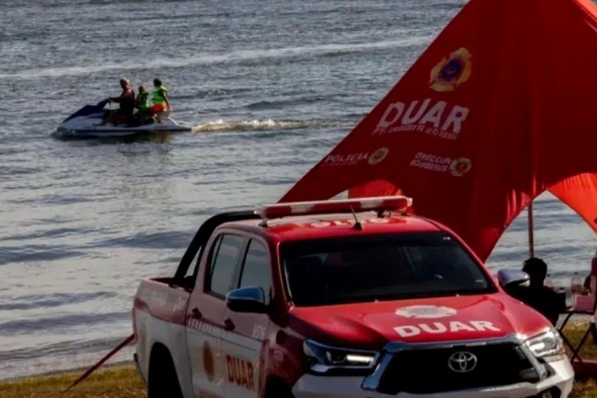 Búsqueda del hombre que cayó de una moto de agua en Córdoba.