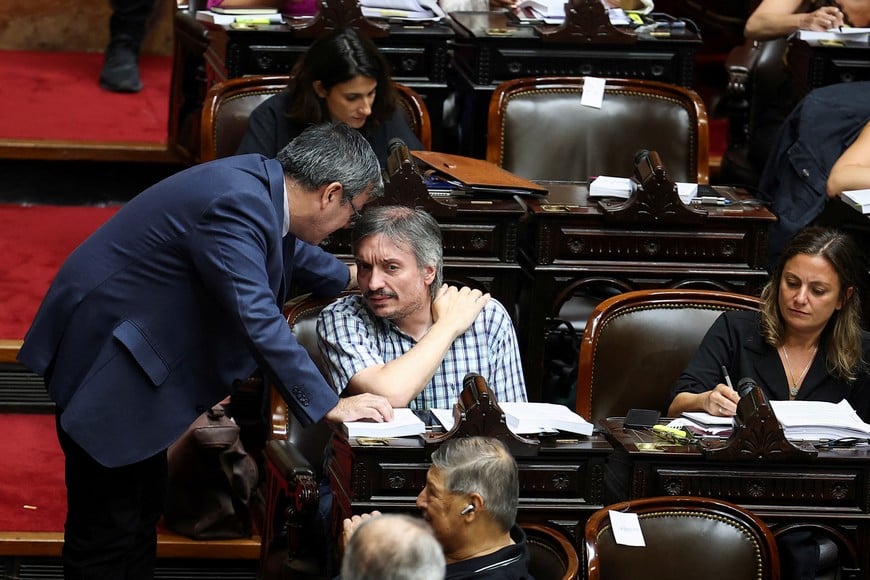 Argentinian politicians German Martinez and Maximo Kirchner speak as lawmakers debate on Argentina's President Javier Milei's economic reform bill, known as the "omnibus bill," at the National Congress, in Buenos Aires, Argentina, January 31, 2024. REUTERS/Agustin Marcarian