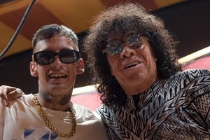 "Estoy emocionado de colaborar con la leyenda", dijo el cumbiero 420.