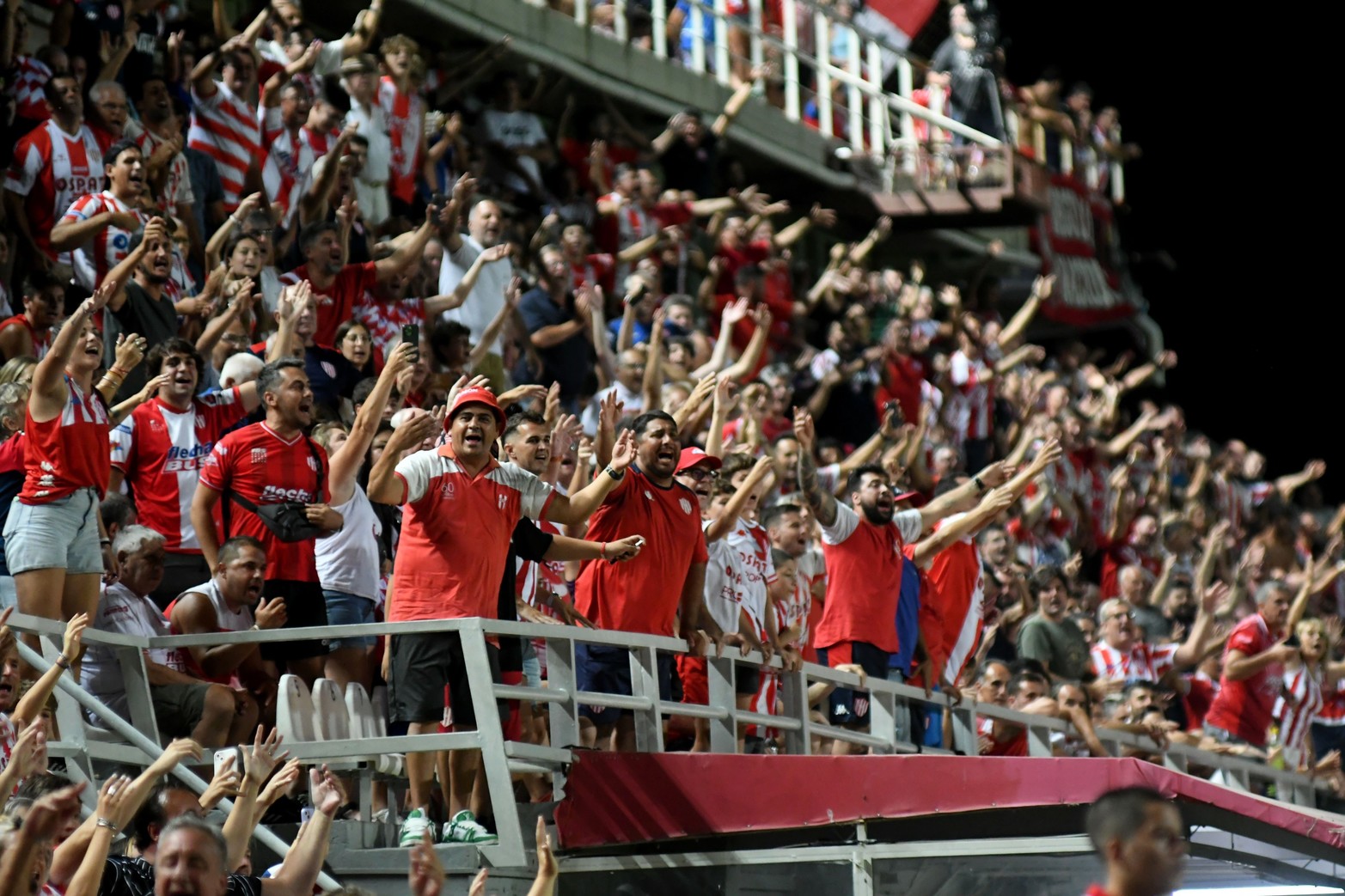 La hinchada de Unión brindo el aliento necesario para el plantel. 