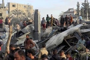 Según fuentes gazatíes, al menos 27.131 palestinos murieron y más de 66.000 resultaron heridos en bombardeos israelíes y combates en la Franja de Gaza dese el 7 de octubre pasado.