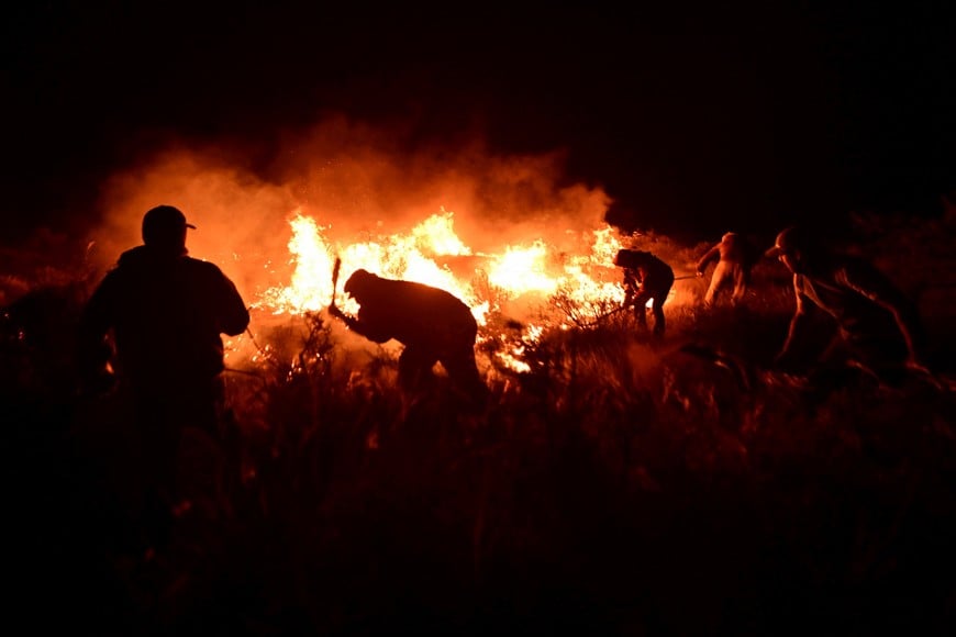 Fire brigades fight forest fires, near Puerto Madryn, Chubut, Argentina January 3, 2022. Picture taken January 3, 2022. REUTERS/Maxi Jonas NO RESALES. NO ARCHIVES