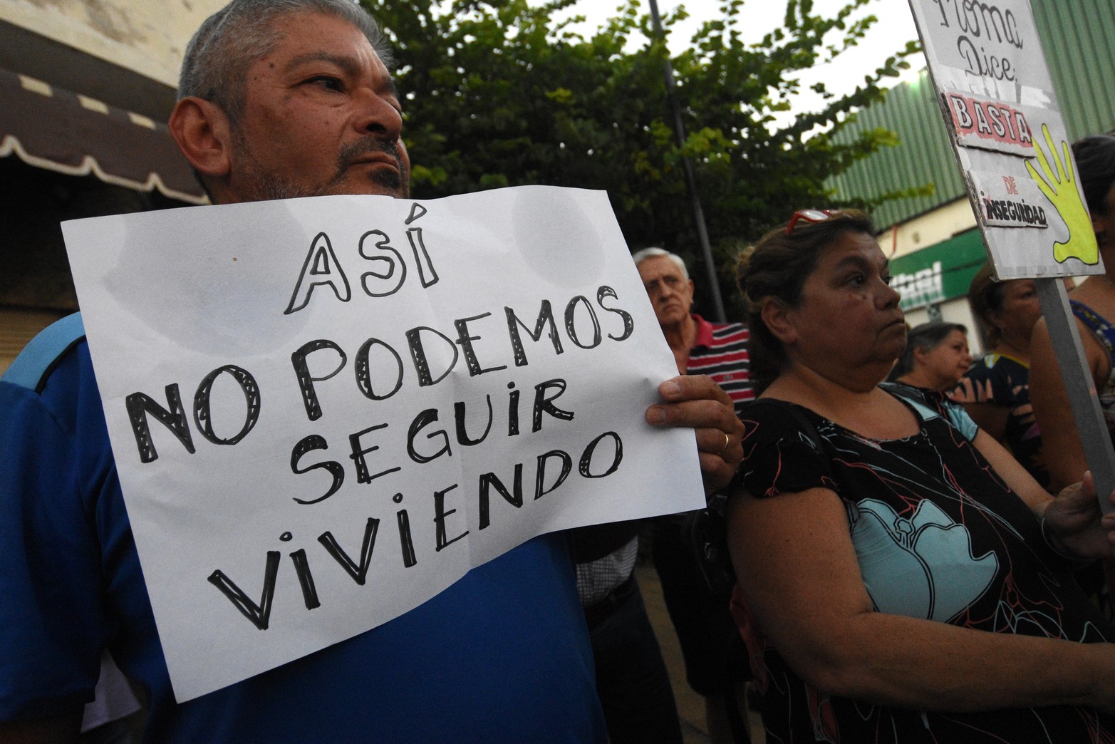 Vecinos de barrio Roma ocupados en mostrar la dura realidad de la inseguridad. 