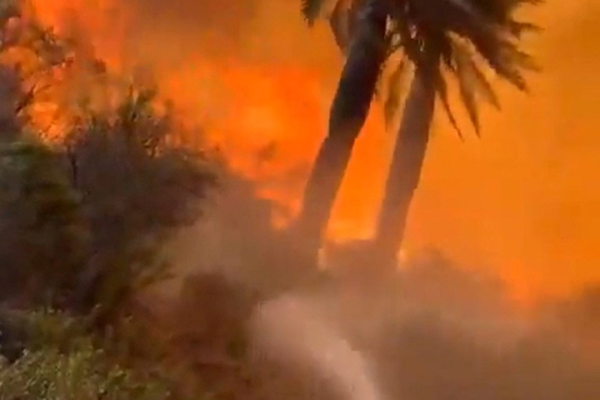 Firefighters work to control a wildfire, in the Valparaiso region, Chile February 3, 2024 in this screen grab from handout video.   Bomberos de Chile/Handout via REUTERS    THIS IMAGE HAS BEEN SUPPLIED BY A THIRD PARTY. MANDATORY CREDIT. NO RESALES. NO ARCHIVES