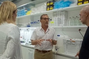 Rodríguez Larreta junto a la vicegobernadora, Gisela Scaglia, en la empresa Bioheuris de Rosario, una firma de tecnología genética para mejorar la producción en el agro.