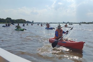 La travesía contó con la participación de 36 entusiastas de kayak.