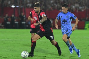 Con Banega como figura, Newell's marcha con puntaje perfecto. Crédito: Sebastián Granata / Télam