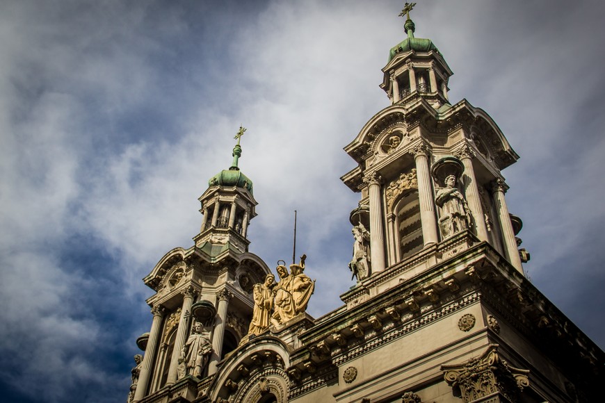 “Sabemos de la importancia que tienen los fines de semana largos para nuestro destino, por la gran cantidad de turistas que vienen a recorrer los atractivos de la Ciudad. El número de visitantes durante los fines de semana largos va en aumento año tras año y estamos convencidos de que en 2024 continuaremos con esta tendencia. Estos carnavales serán el primer paso para lograr ese objetivo”, expresó Valentín Díaz Gilligan, presidente del Ente de Turismo de la Ciudad de Buenos Aires.