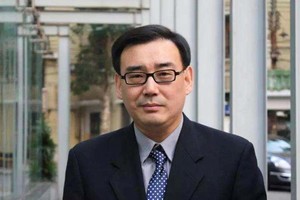 Yang Jun, escritor australiano de origen chino.