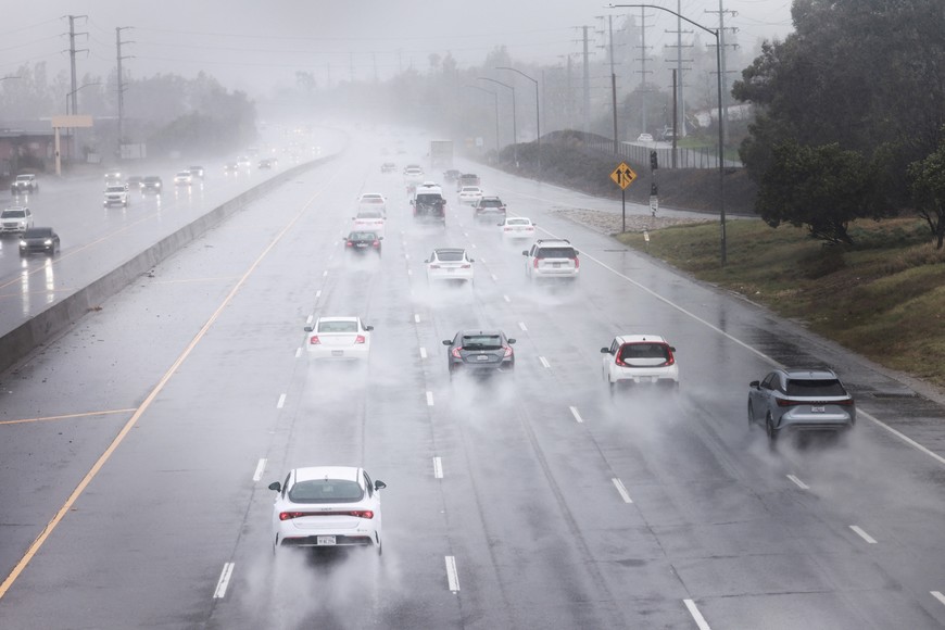 Cars drive in the rain during a heavy rain storm in Agoura Hills, California, U.S., February 4, 2024.  REUTERS/Aude Guerrucci