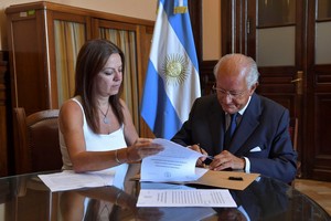 En el marco de la demanda de alimentos, la ministra de Capital Humano, Sandra Pettovello, firmó un acuerdo con Abel Albino, presidente de Conin, para financiar programas de nutrición.