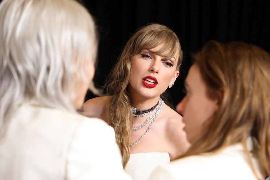 Taylor Swift speaks with members of boygenius during the 66th Annual Grammy Awards in Los Angeles, California, U.S., February 4, 2024. REUTERS/David Swanson