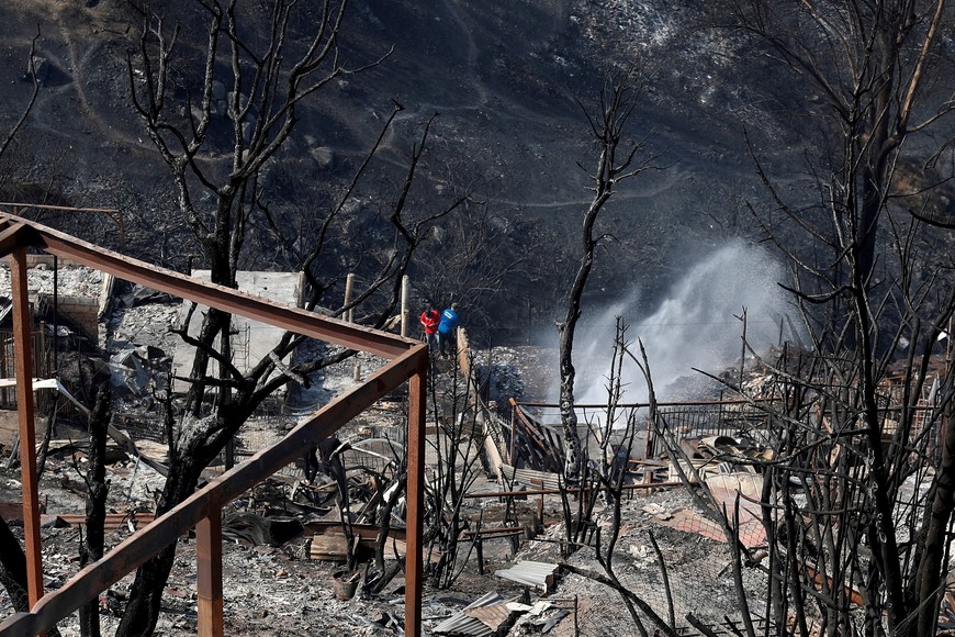Remains of burned houses are seen following the spread of wildfires in Vina del Mar, Chile, February 5, 2024. REUTERS/Rodrigo Garrido     TPX IMAGES OF THE DAY