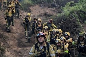 El incendio forestal en el Parque Nacional Los Alerces, en Chubut, se complicó.
