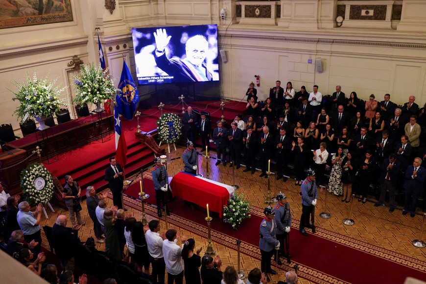 People applaud as Chile's former President Sebastian Pinera's coffin is displayed at the former Congress in Santiago, Chile February 7, 2024. REUTERS/Pablo Sanhueza