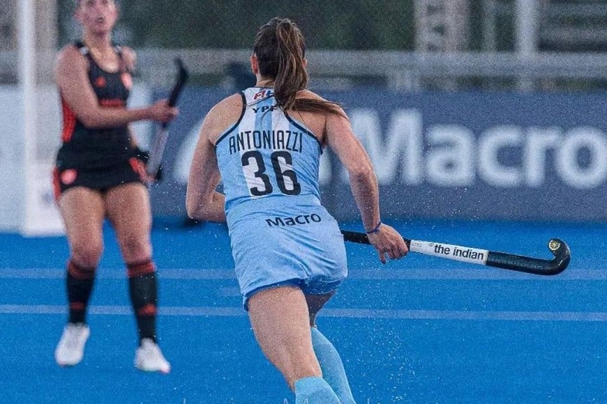 La Tiburona se pondrá la piel de Leona. La santafesina Stefanía Antoniazzi, que inició su rica trayectoria en El Quillá, volvió a ser convocada por el DT de Las Leonas, Fernando Ferrara, para participar de los encuentros por la Pro League frente a Bélgica y Alemania.