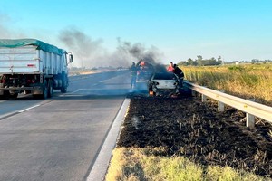 Bomberos trabajaron en el lugar de los hechos.