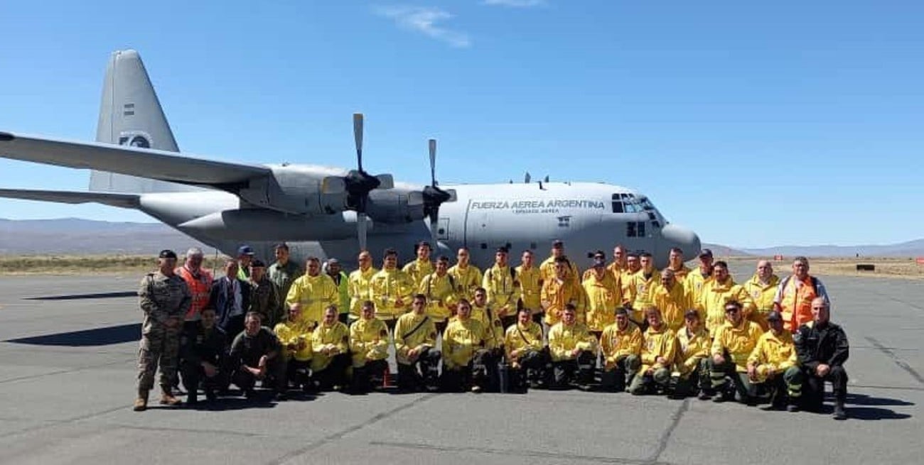 Los bomberos santafesinos llegaron a Esquel para combatir el fuego en la Patagonia