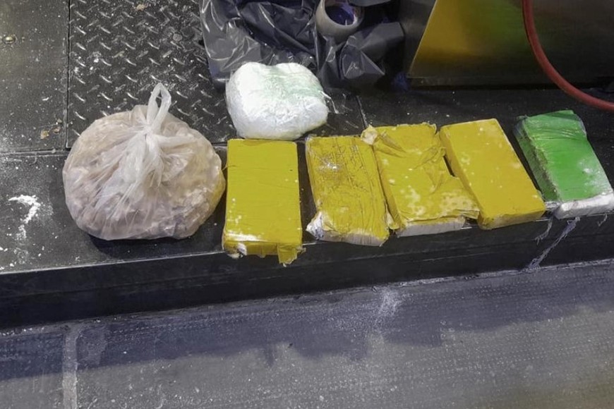 Parte de la droga que recuperó la policía tras la explosión.