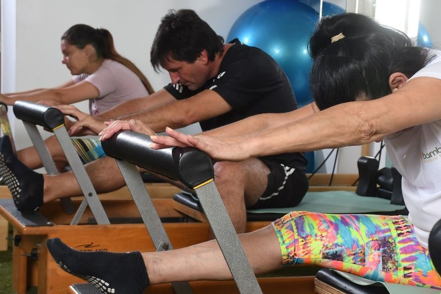 Pilates ofrece beneficios para personas de todas las edades, géneros y niveles de condición física. Crédito: Mauricio Garín