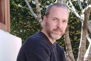 Fabián Herrero, poeta santafesino. Autor, entre otros libros, de "La nube es una flor que arrancó sus raíces" (2023).